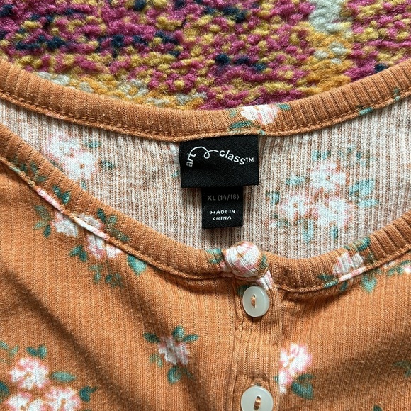 Art Class Top - Picture 2 of 3